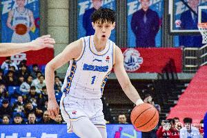 开云娱乐-媒体人：北京没任何理由不给曾凡博澄清信 且篮协支持球员留洋